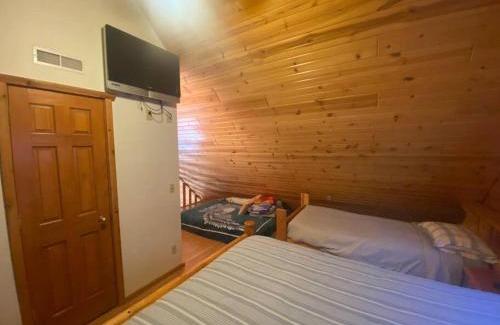 Warrens House | Cabin Retreat near 3 Bears Resort