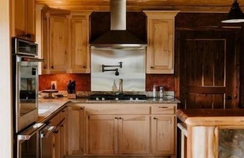 Graham Cabin | Cabin: Sleeps-6, Pool/Outdoor Entertainment Area