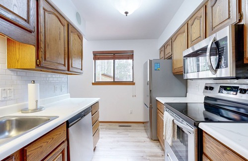 Wisconsin Dells House | Cabin Style Condo with shared pool, hot tub, golf, & much more!