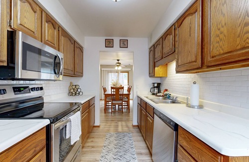 Wisconsin Dells House | Cabin Style Condo with shared pool, hot tub, golf, & much more!