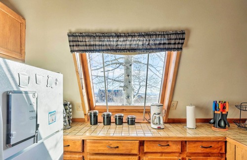 Warm Springs Cabin | Cabin w/ 360° Mountain Views & 30 Miles to Breck!