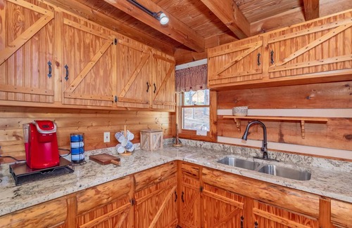 Vonore Cabin | Cabin w/ Dock-Fire Pit-Hot Tub-Updated Kitchen-On Tellico Lake-Bat Creek Cove-Great for Families!