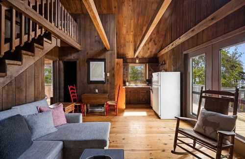 Mathias Cabin | Cabin w Fire Pit, Grill & Games, Dog-Friendly!