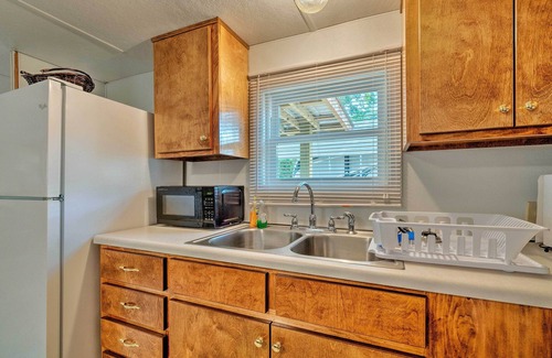 Steinhatchee Cottage | Cabin w/Fire Pit, Walk to Steinhatchee River!