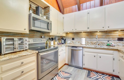 Blue Jay Cabin | Cabin w/Game Room & 2 Decks in Lake Arrowhead!