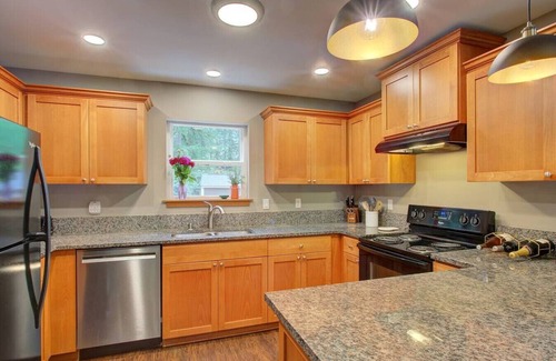 Warnick Cabin | Cabin w/Hot Tub, Fire Pit, Fenced Yard, Generator