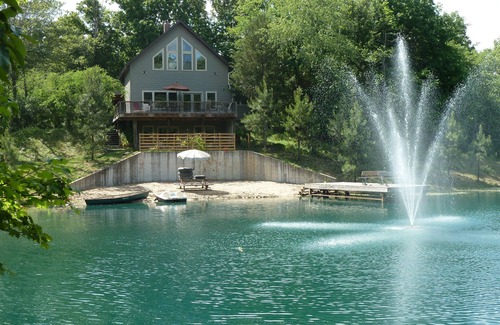 Carbondale House | Cabin w/Private Beach 1 mi from Carbondale, IL and SIU Tesla charger at cabin