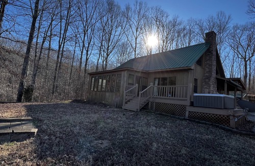 Lawrenceburg Cabin | Cabin with hot tub, fire pit, and fishing pond.
