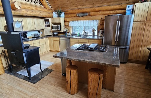 Cohoe House | Cabin with Privacy and View - Moon Ridge Lair