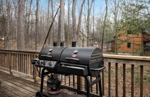 Berkeley Springs Ski Chalet | Cabin Wraparound Deck, WiFi, Grill, Dog-Friendly!