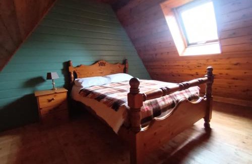 Belle-Isle-en-Terre Ski Chalet | Cabine nestled in nature