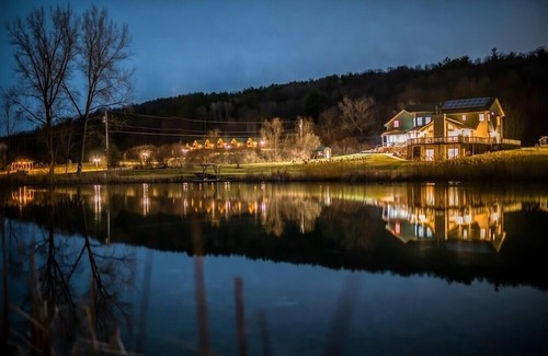 Oneida Cabin | Cabins,Cottages, Acres, Trails, Nature, Creek, Water, Fishing,Hunting
