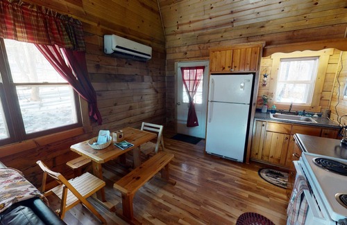 McArthur Cabin | Cabins In Hocking - Fireflies Hollow