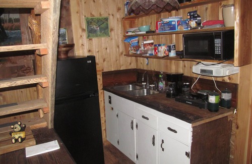Toutle Cabin | Cabins on the Toutle River , 646 South Toutle Rd.