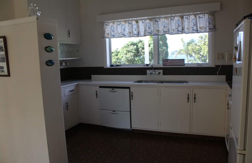 Cable Bay House | Cable Bay 3 Brm home close to the Beach with views.
