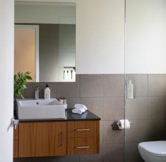 Oneroa House | Cable Bay Guesthouse