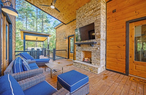 Broken Bow Cabin | Cab’n America - Modern & Luxurious with 2 PRIVATE Casitas