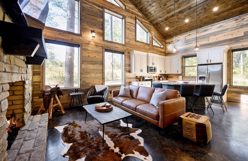 Broken Bow Cabin | Cab’n America - Modern & Luxurious with 2 PRIVATE Casitas