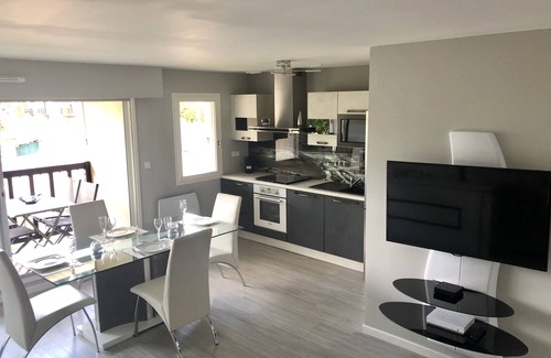 Cabourg Apartment | Cabourg Aprt spacious - 100M beach/600M downtown - Refurbished - Internet