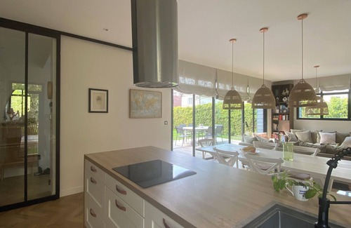 Le Home House | Cabourg, splendidly decorated large house, garden, beach within walking distance.