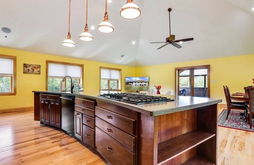 Berkeley Springs Cottage | Cacapon Cottage-Pet Friendly