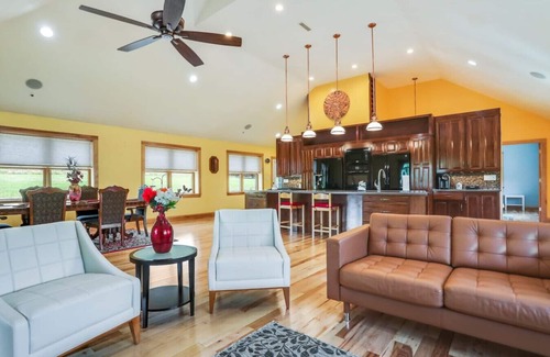 Berkeley Springs Cottage | Cacapon Cottage-Pet Friendly