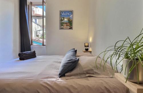 Bourg-les-Valence Apartment | Cachette - Hypercentre