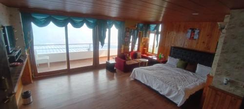 Gangtok House | Cactus cafe & Surya Stay