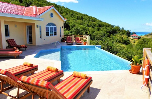 Bolans Villa | Cactus House - Luxury & convenience with absolute privacy.