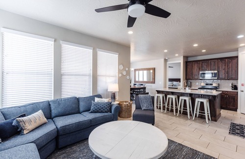 Sienna Hills House | Cactus Rose | 5 Br Multi-Suite home | Private Hot Tub | Heated Pool
