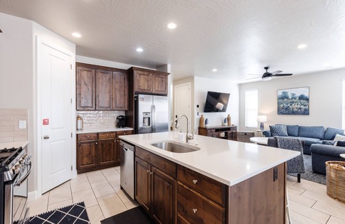 Sienna Hills House | Cactus Rose | 5 Br Multi-Suite home | Private Hot Tub | Heated Pool
