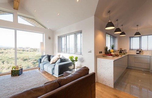 Trearddur Bay House | Cadair Arthur: Spacious Family Retreat in Trearddur Bay | Managed by Anglesey Holiday Lettings