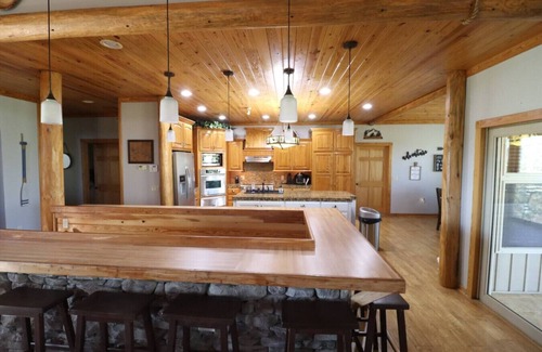 Amity House | Caddo Riverside Retreat
