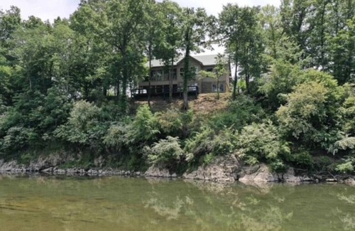 Amity House | Caddo Riverside Retreat