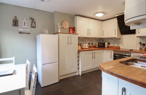 Dolgellau Cottage | CADER COTTAGE, pet friendly, character holiday cottage in Dolgellau