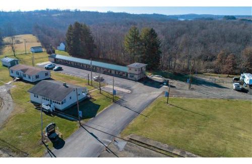 Short Creek Hotel | Cadiz Motel by OYO on route 250