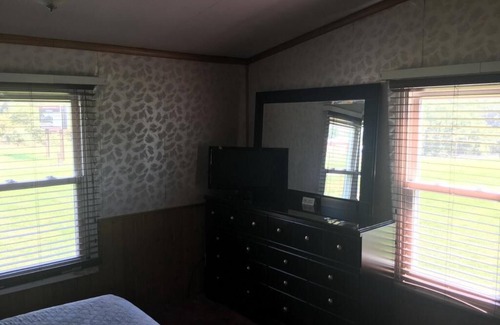 Short Creek Hotel | Cadiz Motel by OYO on route 250