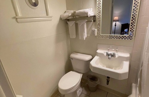 Short Creek Hotel | Cadiz Motel by OYO on route 250