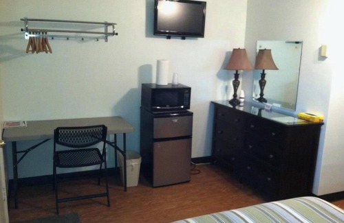 Short Creek Hotel | Cadiz Motel by OYO on route 250