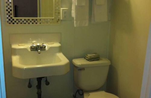 Short Creek Hotel | Cadiz Motel by OYO on route 250