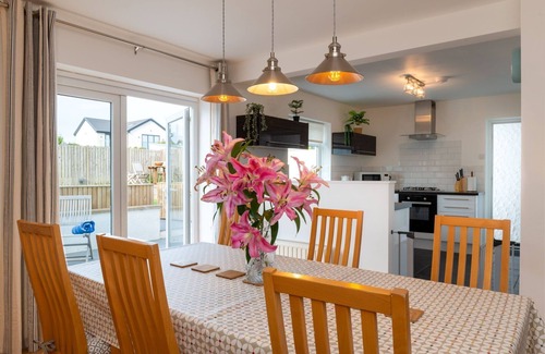 Rhosneigr House | Cae Cloc: 3-Bed Coastal Home in Rhosneigr | Managed by Anglesey Holiday Lettings