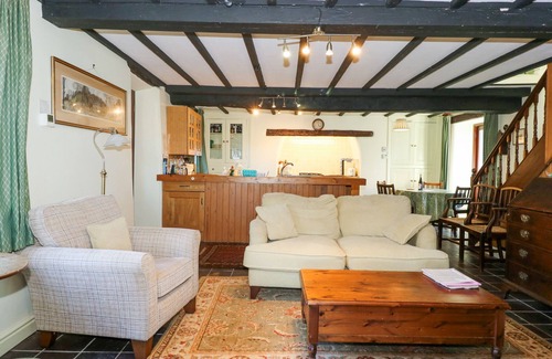 Talsarnau Cottage | CAE'N Y COED COTTAGE, pet friendly in Penrhyndeudraeth