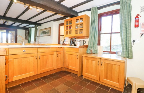 Talsarnau Cottage | CAE'N Y COED COTTAGE, pet friendly in Penrhyndeudraeth
