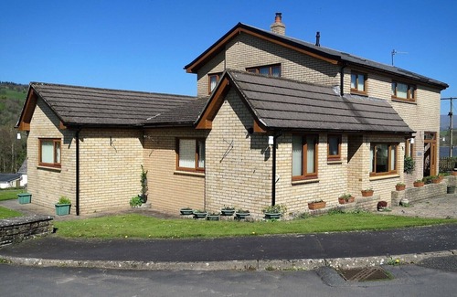 Llangynidr House | Cae y Rhedyn Annexe