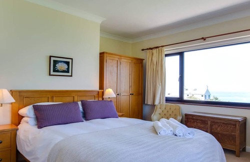 Crynant House | Caemor in the beautiful Swansea