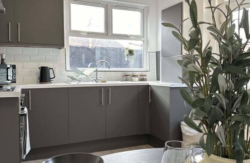 Newport Apartment | Caerleon Way by Tŷ SA