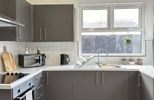 Newport Apartment | Caerleon Way by Tŷ SA