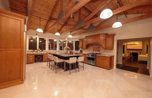 Orange Villa | Caesar’s Villa on the Hills of Orange