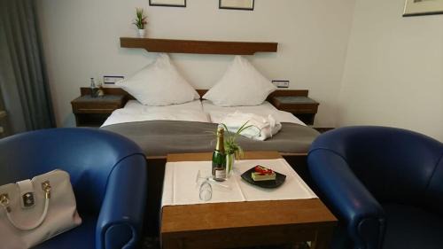 Hoefen an der Enz Bed & Breakfast | Café Blaich - Hotel Garni