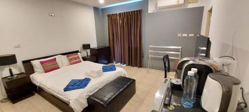 Patong House | Cafe de Paris